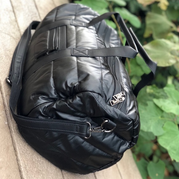 Powerplay Black Pillowy Quilted Duffle Bag - Picture 5 of 8